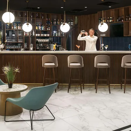 Metropolo By Golden Tulip מלון