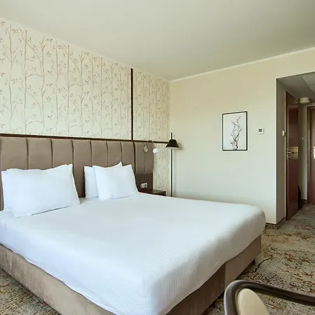 Metropolo By Golden Tulip Hotel