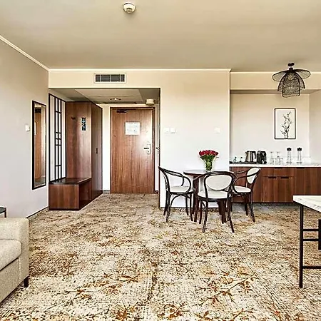 Metropolo By Golden Tulip