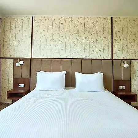 Hotel Metropolo By Golden Tulip 4*