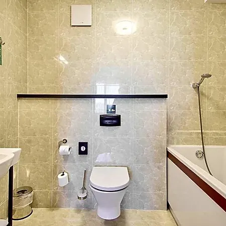 Metropolo By Golden Tulip