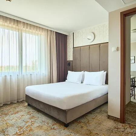 Hotel Metropolo By Golden Tulip Krakov