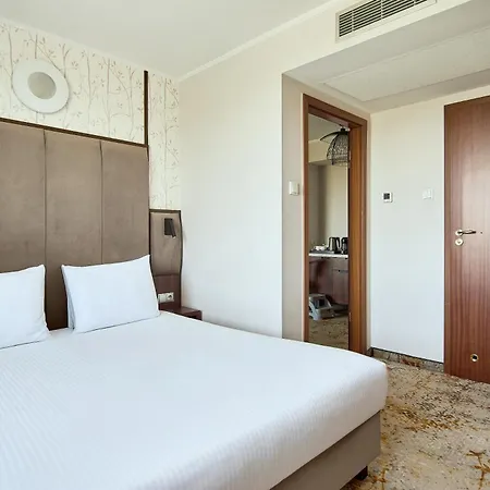 Metropolo By Golden Tulip Hotel 4*