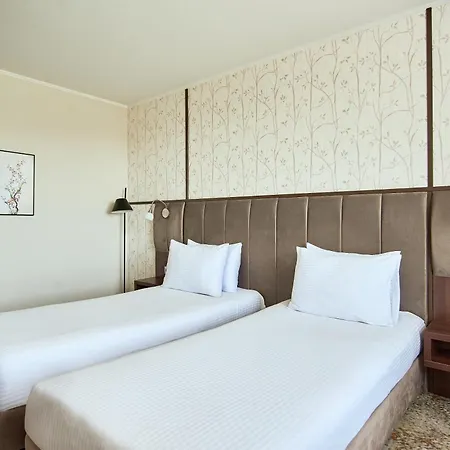 Hotel Metropolo By Golden Tulip Krakov