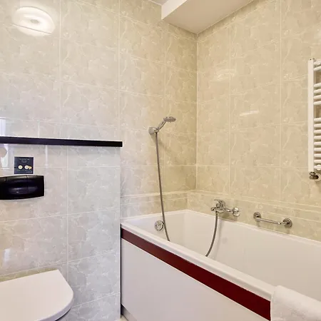 Metropolo By Golden Tulip 4*